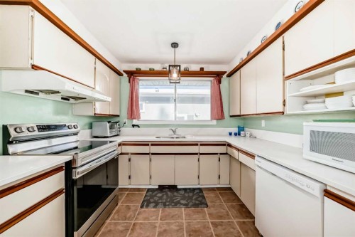 4508 Vandergrift Crescent Nw, Calgary, AB - Indoor Photo Showing Kitchen