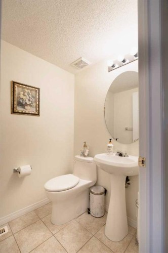 24 Hidden Creek Rise Nw, Calgary, AB - Indoor Photo Showing Bathroom