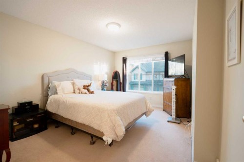 24 Hidden Creek Rise Nw, Calgary, AB - Indoor Photo Showing Bedroom