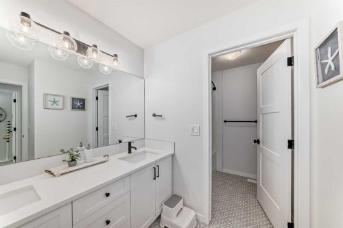 12 West Grove Link Sw, Calgary, AB - Indoor Photo Showing Bathroom