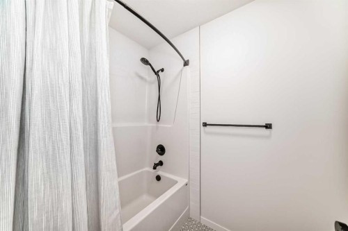 12 West Grove Link Sw, Calgary, AB - Indoor Photo Showing Bathroom