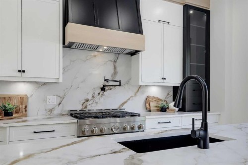 3110 14 Avenue Sw, Calgary, AB - Indoor Photo Showing Kitchen