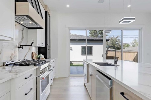 3110 14 Avenue Sw, Calgary, AB - Indoor Photo Showing Kitchen With Upgraded Kitchen