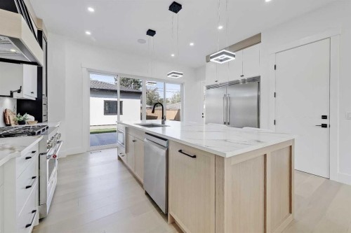 3110 14 Avenue Sw, Calgary, AB - Indoor Photo Showing Kitchen With Upgraded Kitchen