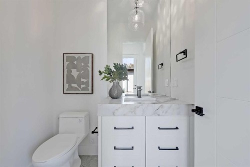 3110 14 Avenue Sw, Calgary, AB - Indoor Photo Showing Bathroom