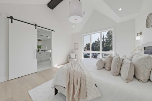 3110 14 Avenue Sw, Calgary, AB - Indoor Photo Showing Bedroom