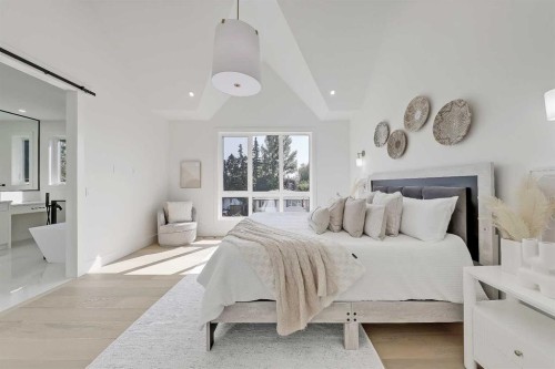 3110 14 Avenue Sw, Calgary, AB - Indoor Photo Showing Bedroom