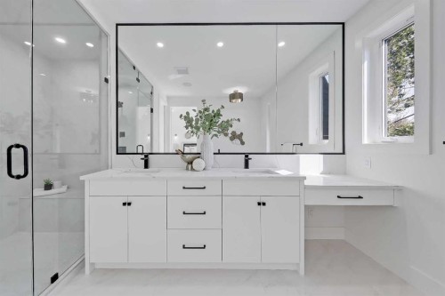 3110 14 Avenue Sw, Calgary, AB - Indoor Photo Showing Bathroom