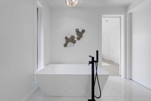 3110 14 Avenue Sw, Calgary, AB - Indoor Photo Showing Bathroom