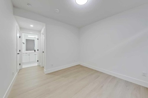 3110 14 Avenue Sw, Calgary, AB - Indoor Photo Showing Other Room