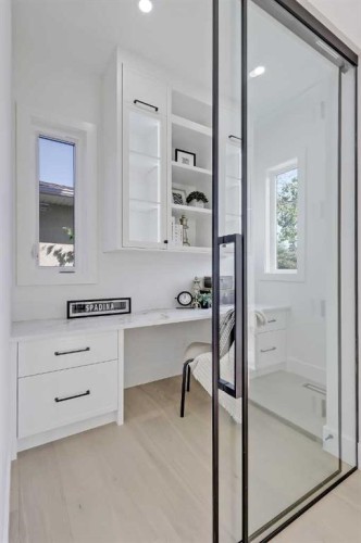 3110 14 Avenue Sw, Calgary, AB - Indoor Photo Showing Other Room