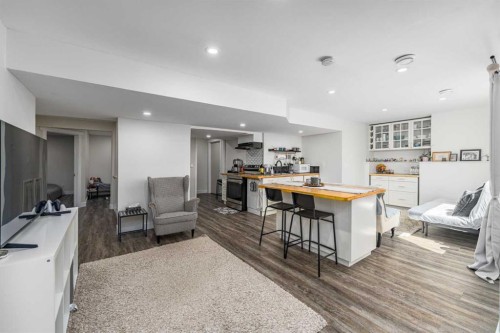 648 Scimitar Bay Nw, Calgary, AB - Indoor