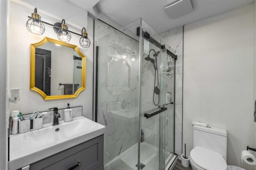 648 Scimitar Bay Nw, Calgary, AB - Indoor Photo Showing Bathroom