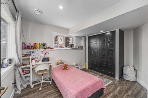 648 Scimitar Bay Nw, Calgary, AB - Indoor Photo Showing Bedroom