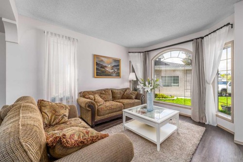 648 Scimitar Bay Nw, Calgary, AB - Indoor Photo Showing Living Room