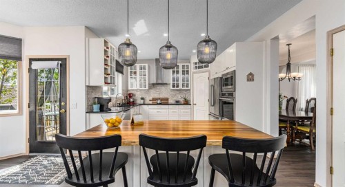 648 Scimitar Bay Nw, Calgary, AB - Indoor Photo Showing Dining Room