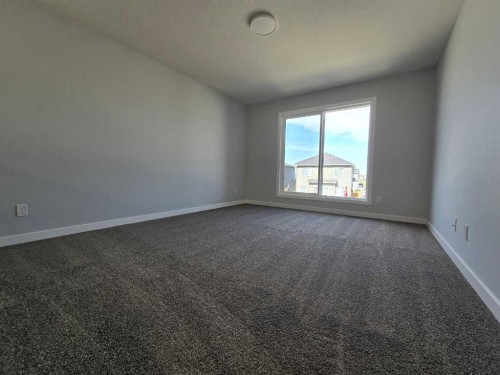 512 Baywater Manor Sw, Airdrie, AB - Indoor Photo Showing Other Room