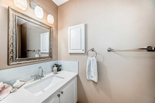 283 Macewan Drive Nw, Calgary, AB - Indoor Photo Showing Bathroom