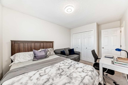 283 Macewan Drive Nw, Calgary, AB - Indoor Photo Showing Bedroom