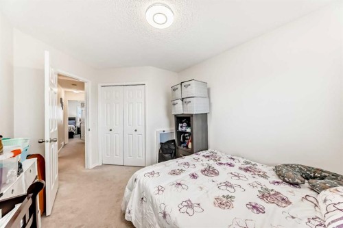 283 Macewan Drive Nw, Calgary, AB - Indoor Photo Showing Bedroom