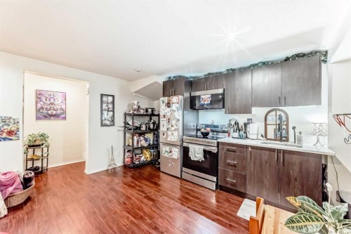 283 Macewan Drive Nw, Calgary, AB - Indoor Photo Showing Kitchen
