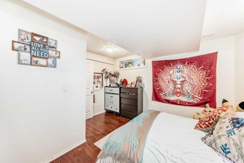 283 Macewan Drive Nw, Calgary, AB - Indoor Photo Showing Bedroom