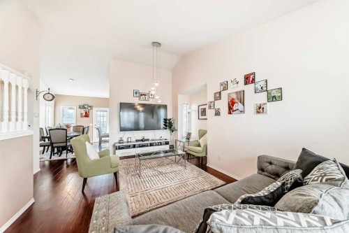 283 Macewan Drive Nw, Calgary, AB - Indoor Photo Showing Living Room