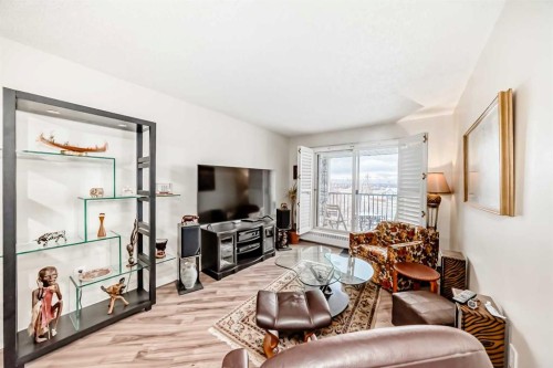 409-10 Dover Point Se, Calgary, AB - Indoor Photo Showing Living Room