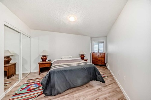 409-10 Dover Point Se, Calgary, AB - Indoor Photo Showing Bedroom