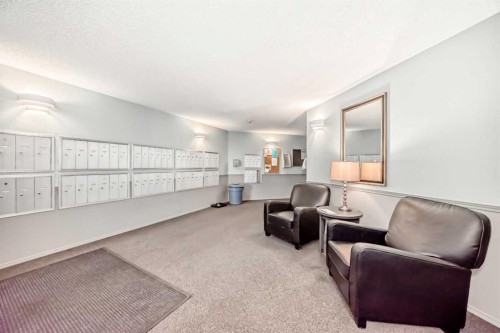 409-10 Dover Point Se, Calgary, AB - Indoor Photo Showing Other Room