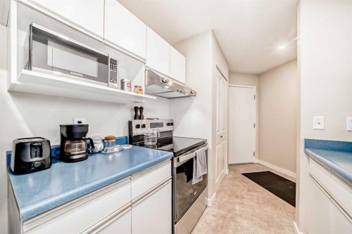 409-10 Dover Point Se, Calgary, AB - Indoor Photo Showing Kitchen