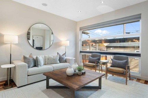 218 8A Street Ne, Calgary, AB - Indoor Photo Showing Living Room