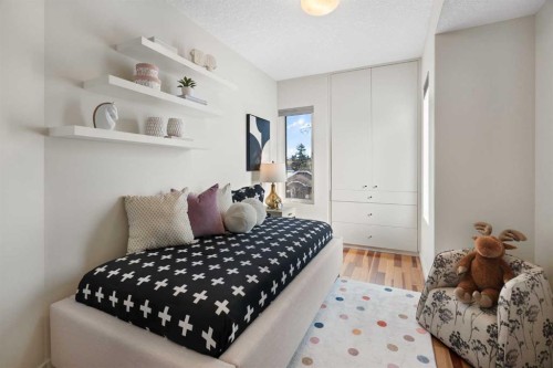 218 8A Street Ne, Calgary, AB - Indoor Photo Showing Bedroom