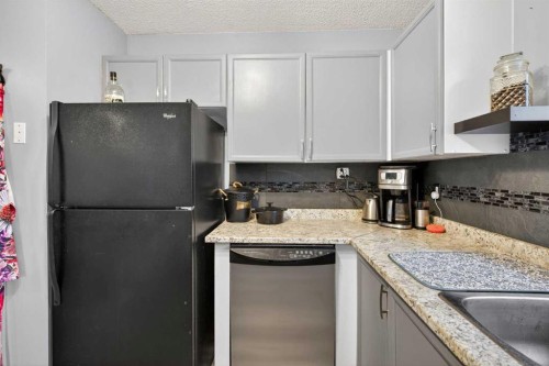 20 Martinview Road Ne, Calgary, AB - Indoor Photo Showing Kitchen