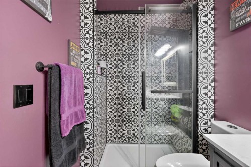 20 Martinview Road Ne, Calgary, AB - Indoor Photo Showing Bathroom