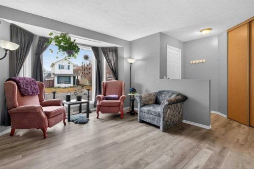 20 Martinview Road Ne, Calgary, AB - Indoor Photo Showing Living Room