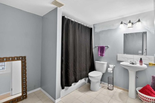 20 Martinview Road Ne, Calgary, AB - Indoor Photo Showing Bathroom