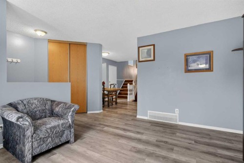 20 Martinview Road Ne, Calgary, AB - Indoor Photo Showing Living Room