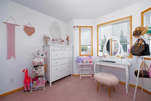13-204 Strathaven Drive, Strathmore, AB - Indoor Photo Showing Bedroom