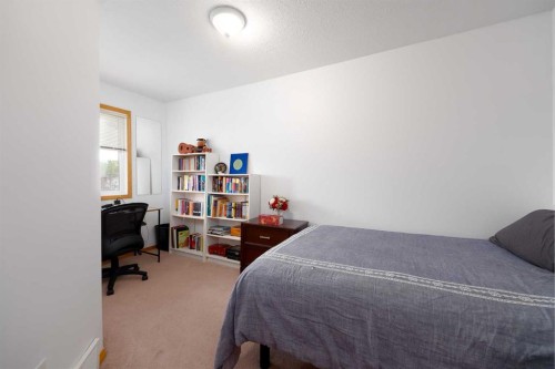13-204 Strathaven Drive, Strathmore, AB - Indoor Photo Showing Bedroom