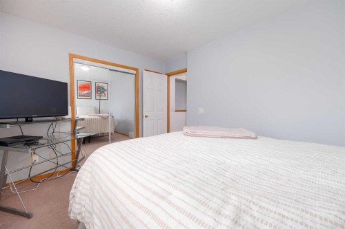 13-204 Strathaven Drive, Strathmore, AB - Indoor Photo Showing Bedroom