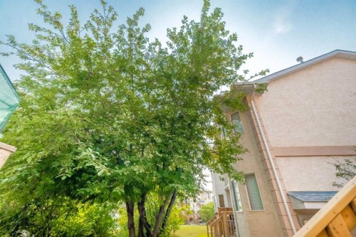 13-204 Strathaven Drive, Strathmore, AB - Outdoor