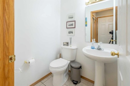 13-204 Strathaven Drive, Strathmore, AB - Indoor Photo Showing Bathroom