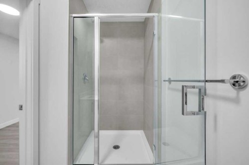 214 Corner Meadows Square, Calgary, AB - Indoor Photo Showing Bathroom