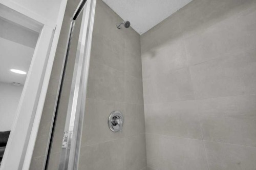 214 Corner Meadows Square, Calgary, AB - Indoor Photo Showing Bathroom