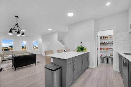214 Corner Meadows Square, Calgary, AB - Indoor Photo Showing Kitchen