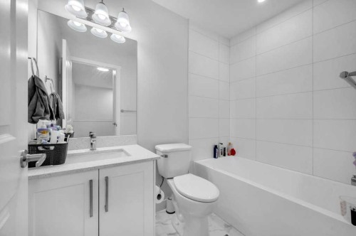 214 Corner Meadows Square, Calgary, AB - Indoor Photo Showing Bathroom