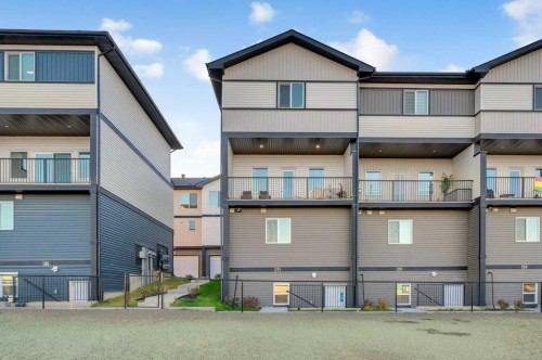 214 Corner Meadows Square, Calgary, AB - Outdoor