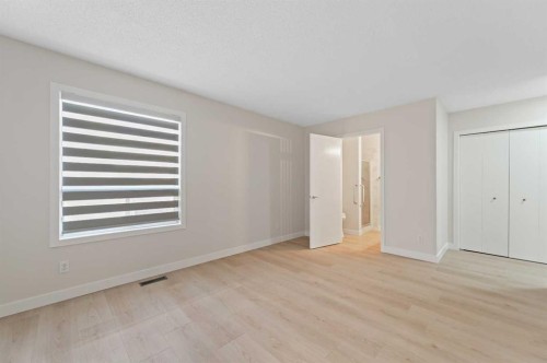 22 Sandarac Circle Nw, Calgary, AB - Indoor Photo Showing Other Room