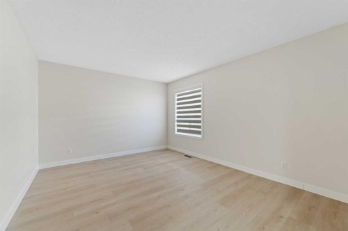 22 Sandarac Circle Nw, Calgary, AB - Indoor Photo Showing Other Room